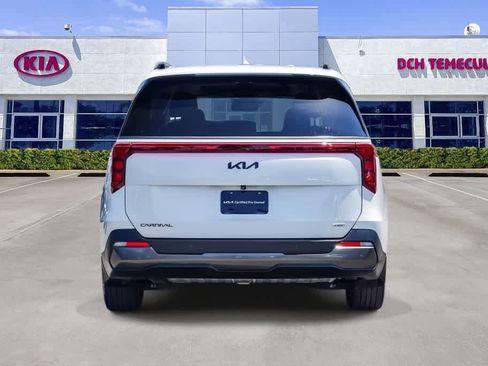 Certified 2025 Kia Carnival SX w/ SX Dark Edition Package FWD image 5