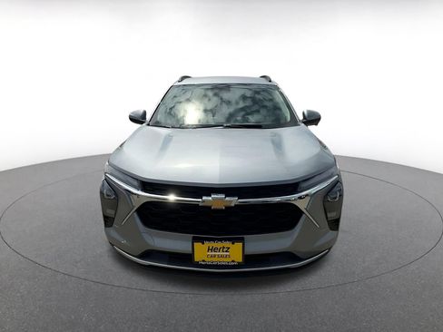 Used 2025 Chevrolet Trax LT FWD image 4