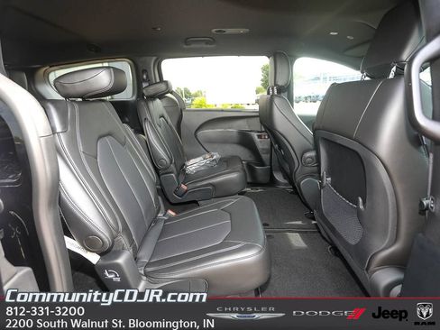 New 2025 Chrysler Voyager LX FWD image 21
