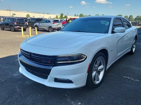 Used 2017 Dodge Charger R/T w/ Premium Group RWD image 3