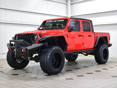 Used 2025 Jeep Gladiator Sport AWD/4WD image 3