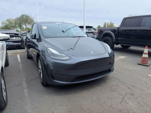 Used 2023 Tesla Model Y Long Range AWD/4WD image 4