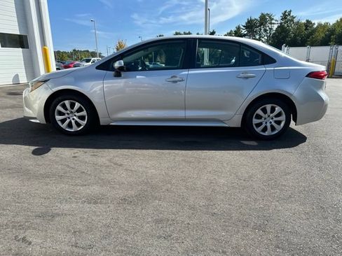 Used 2024 Toyota Corolla LE FWD image 2