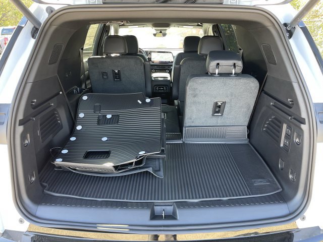 New 2027 Chevrolet Traverse RS w/ LPO, Floor Liner Package AWD/4WD image 25