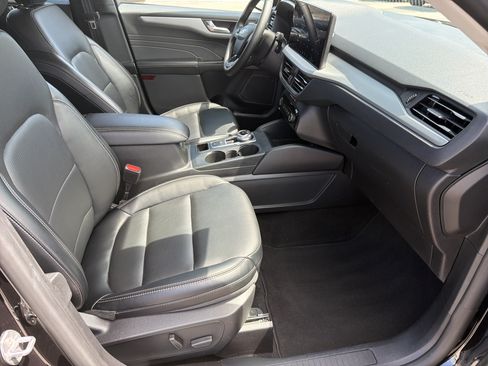 Used 2025 Ford Escape Platinum AWD/4WD image 23