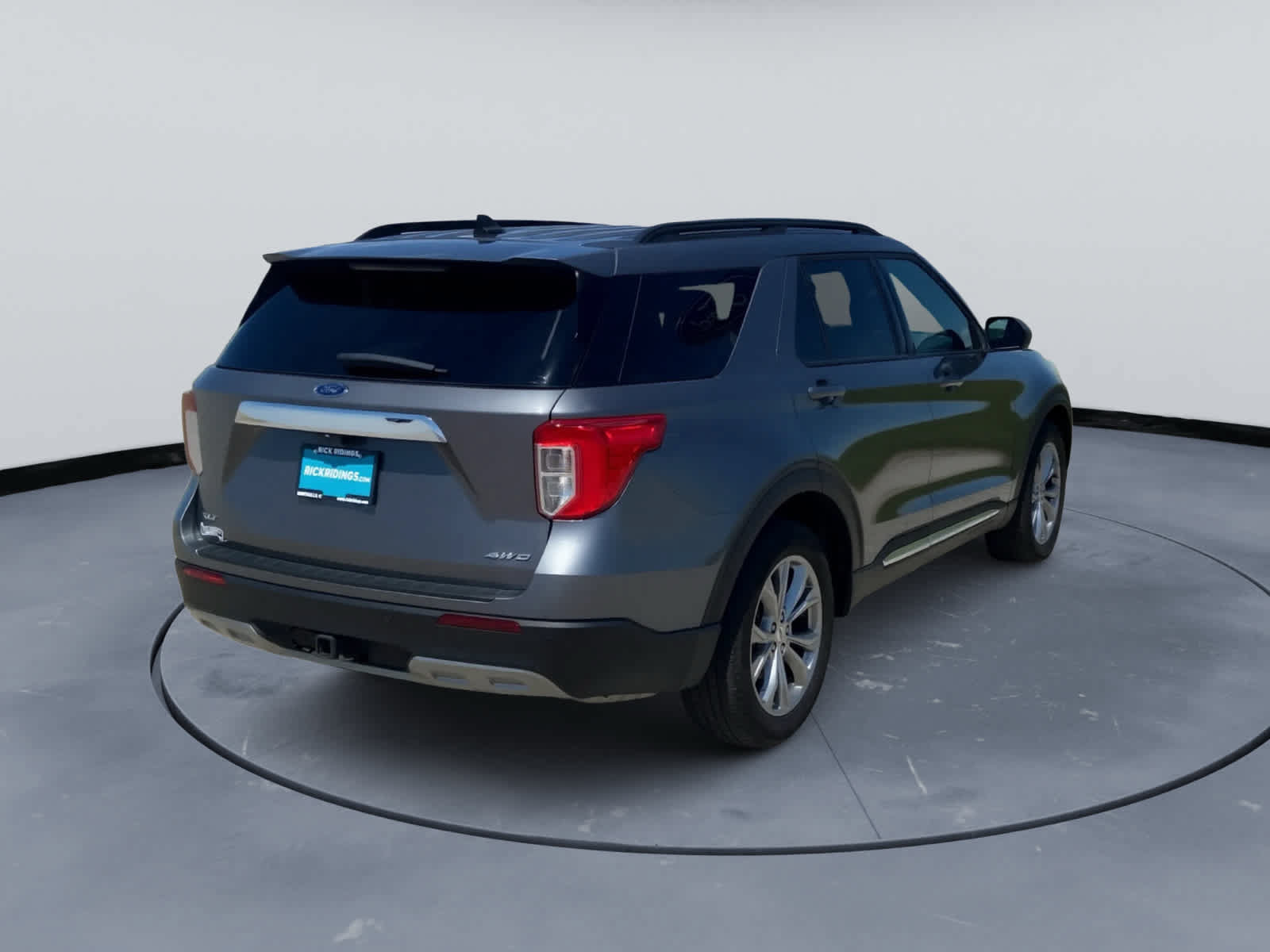 Used 2023 Ford Explorer XLT w/ Equipment Group 202A AWD/4WD image 6
