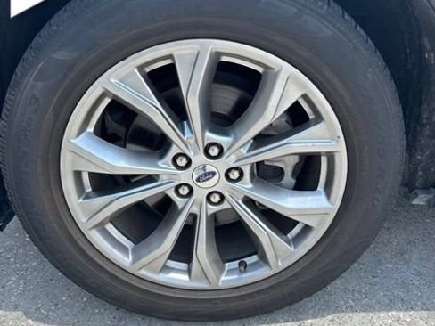 Used 2021 Ford Explorer Limited w/ Equipment Group 301A RWD image 8