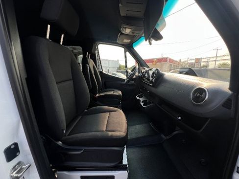 Used 2025 Mercedes-Benz Sprinter 2500 image 14