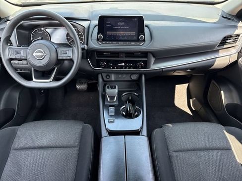 Used 2024 Nissan Rogue SV FWD image 2