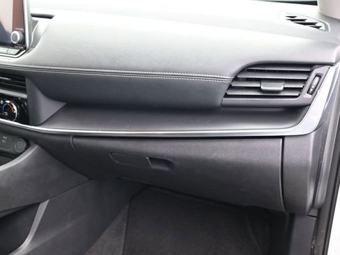 Used 2024 Nissan Rogue S image 35