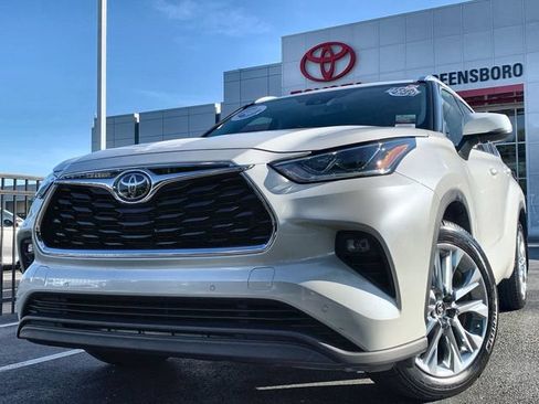 Used 2020 Toyota Highlander Limited AWD/4WD image 1