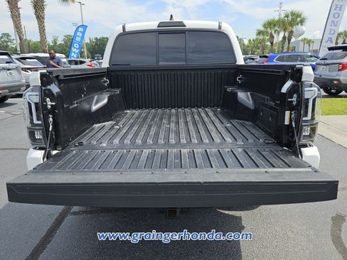 Used 2023 Toyota Tacoma SR AWD/4WD image 13