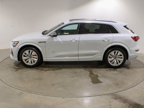 Used 2022 Audi e-tron S Premium Plus image 2