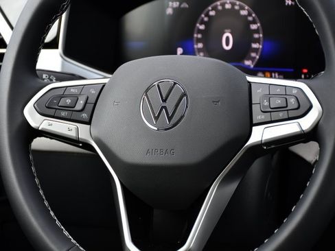 New 2025 Volkswagen Taos SE image 22