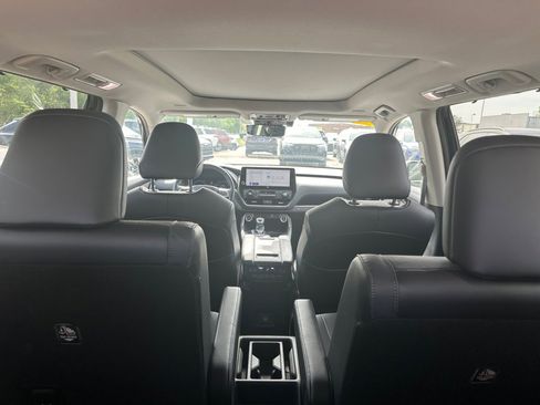 Used 2024 Toyota Grand Highlander AWD image 19