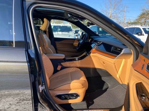 Used 2023 Jeep Grand Cherokee Summit image 31