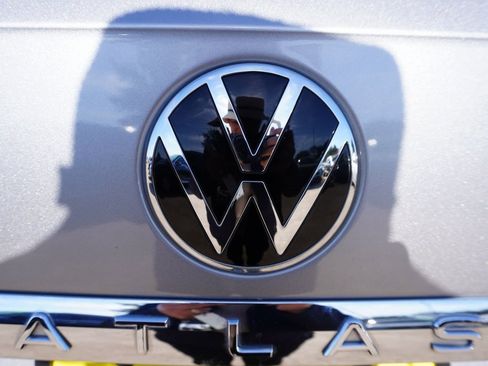 Used 2023 Volkswagen Atlas SE image 30