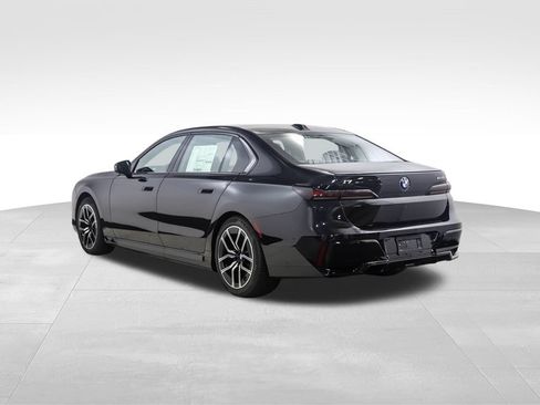 New 2026 BMW i7 xDrive60 w/ Premium Package AWD/4WD image 3