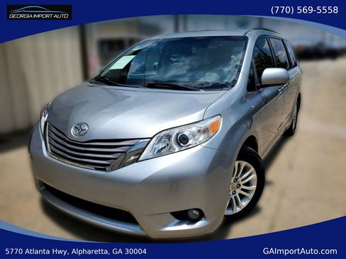 Used 2015 Toyota Sienna XLE FWD image 1