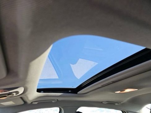 Certified 2025 Hyundai Elantra Limited FWD image 19