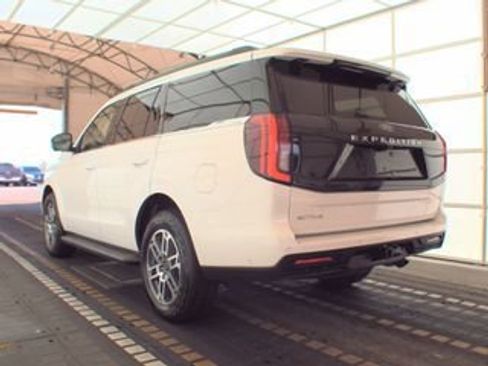 Used 2025 Ford Expedition Active AWD/4WD image 2