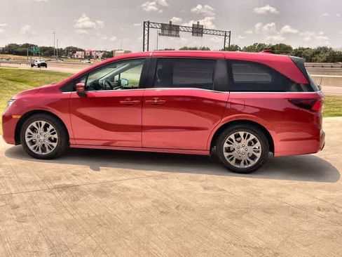 Used 2025 Honda Odyssey Touring image 4