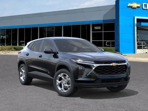 New 2026 Chevrolet Trax LS w/ LS Convenience Package FWD image 7