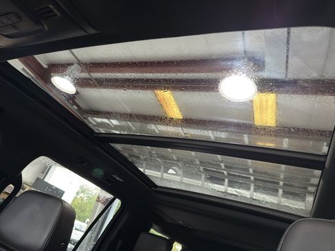 Used 2021 Chevrolet Suburban LT image 20