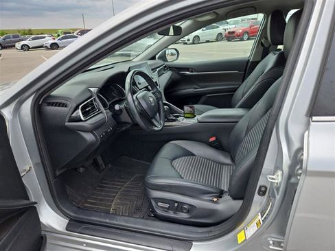 Used 2023 Toyota Camry SE FWD image 4