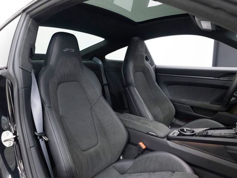 Certified 2025 Porsche 911 Carrera GTS RWD image 33