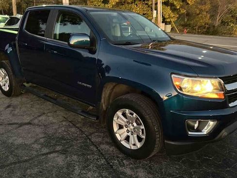 Used 2020 Chevrolet Colorado LT w/ LT Convenience Package image 3