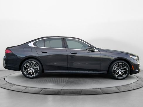 Certified 2026 BMW 530i xDrive w/ Premium Package AWD/4WD image 7