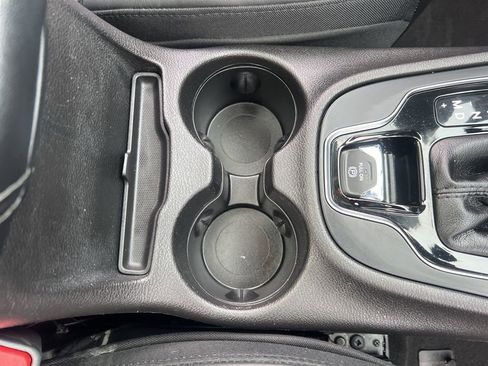 Used 2019 Jeep Cherokee Limited image 26