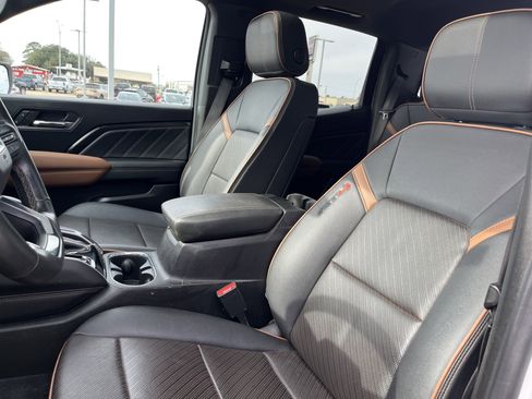 Used 2023 GMC Canyon AT4 w/ AT4 Premium Package image 9