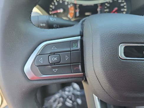 Used 2024 Jeep Compass Latitude AWD/4WD image 17