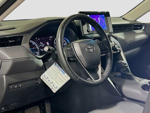 Used 2024 Toyota Venza LE AWD/4WD image 7