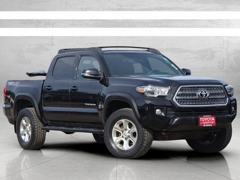 Used 2017 Toyota Tacoma TRD Off-Road w/ Tow Package (A/T) AWD/4WD image 2