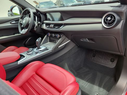 Used 2022 Alfa Romeo Stelvio Veloce AWD/4WD image 19
