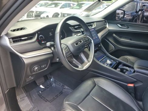 Used 2022 Jeep Grand Cherokee Limited w/ Luxury Tech Group II AWD/4WD image 16