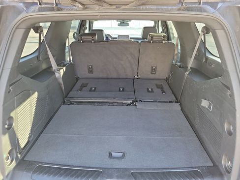 Used 2024 Chevrolet Suburban LT image 11