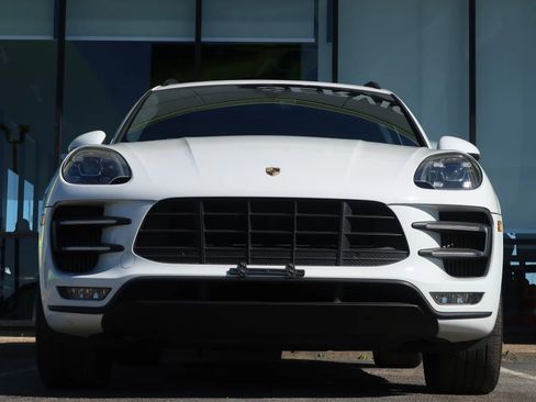 Used 2018 Porsche Macan Turbo image 3
