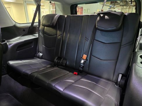 Used 2020 Cadillac Escalade ESV Luxury AWD/4WD image 21
