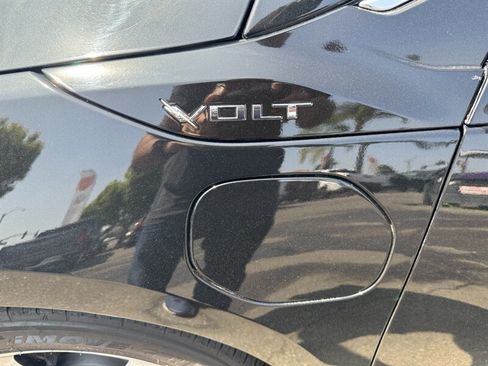 Used 2018 Chevrolet Volt LT FWD image 8
