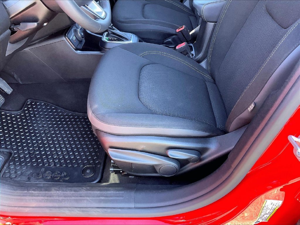 Used 2023 Jeep Renegade Altitude AWD/4WD image 30
