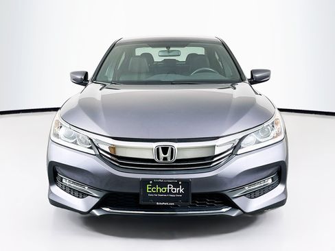 Used 2017 Honda Accord Sport image 2