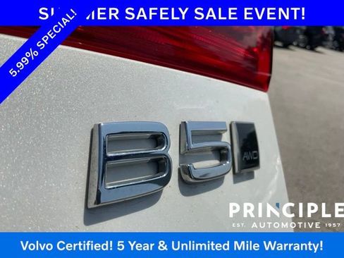 Certified 2024 Volvo XC60 B5 Plus w/ Protection Package Premier AWD/4WD image 28