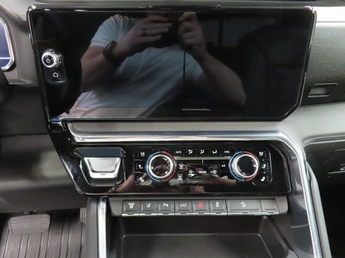 Used 2024 GMC Sierra 2500 Denali w/ Denali Reserve Package image 13