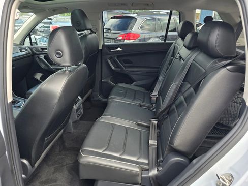 Used 2018 Volkswagen Tiguan SEL Premium w/ 3rd Row Seat Package AWD/4WD image 17