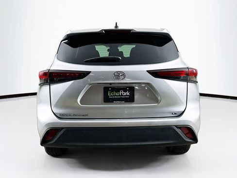 Used 2025 Toyota Highlander LE image 7