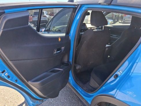 Used 2019 Toyota C-HR XLE image 5